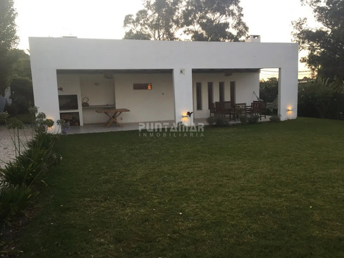 Moderna Casa En Venta En El Chorro A Metros Del Mar
