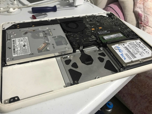 Imagem 7 de 10 de Macbook White A1342 3gb Ram Funciona Com Limitações