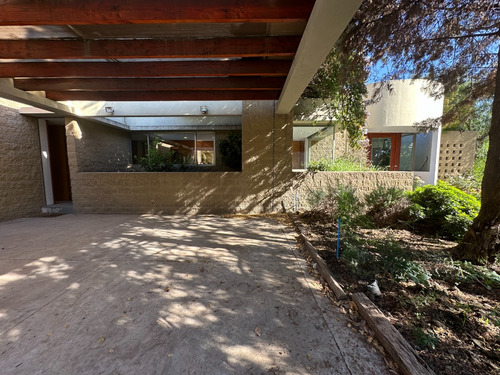 Comoda Y Amplia Casa En Condominio De Primer Nivel