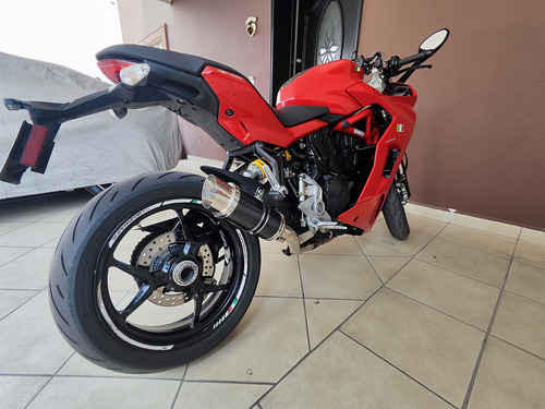 Ducati Supersport, Escape Deportivo, Colin De Asiento