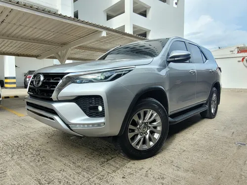 Toyota Fortuner 2,4l Srv Diesel 2023 4x2 At