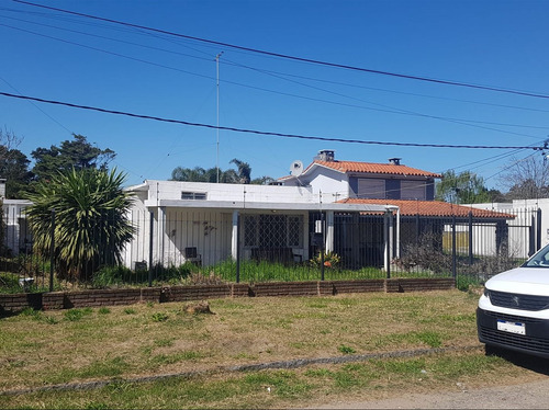 Casa 4 Dorm En Parque Del Plata, 2 Cuadras De La Playa!