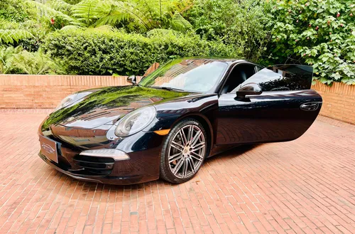 Porsche 911 911 Carrera 4 Black Edition