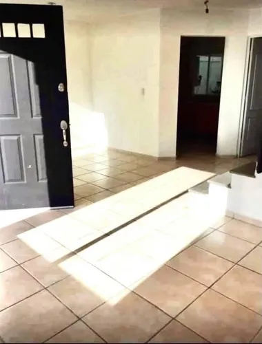 Excelente Y Amplia Casa Semi Amueblada En Fraccionamiento Privado Al Sureste De León