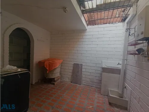 Casa Unifamiliar En Venta En Altos Del Castillo #2(mls#253756)