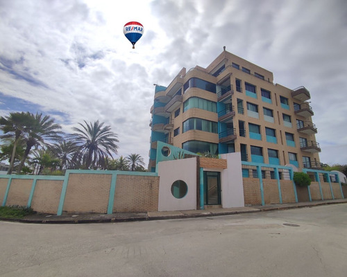  Re/max 2mil. Apartamento En Playa El Agua, Edificio Manantial Beach.