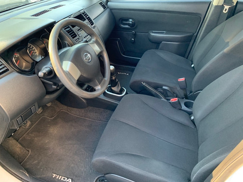 Imagen 8 de 12 de Nissan Tiida Sedan Advance Tm Ac 1.8 2018