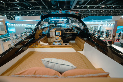 Lancha Azov Z380c Cabinada - 2025 0km - Direto Da Fábrica