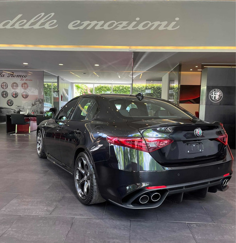 Imagen 2 de 8 de Alfa Romeo Giulia 2022 2.9 V6 510cv Quadrifoglio