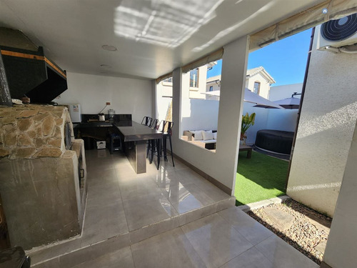 Casa En Venta 4 Dorm. Condominio Cerrado En Machalí