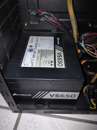 Fuente De Poder Y Discos Duros Negro (Usado)