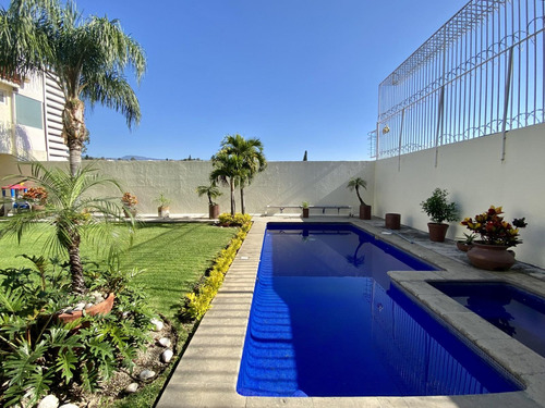 Casa En Venta En Lomas De Atzingo, Cuernavaca