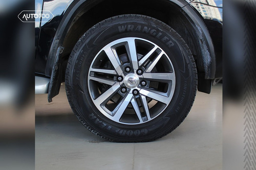Toyota Hilux SW4 SRX 4x4 2.8 TDI 16V Dies. Aut.