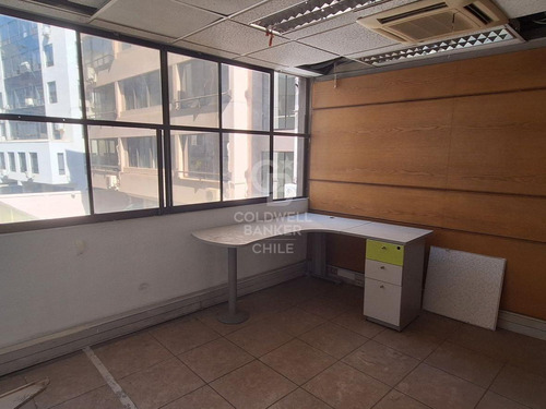 Amplia Oficina En Segundo Piso Con Excelente Iluminación