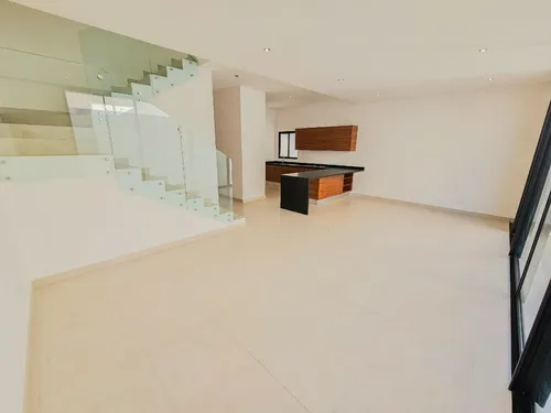 Casa · 5 Recámaras · Alberca · Roof Garden · Aqua Residencial · Huayacan
