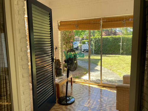 Casa En Venta En Atlantida, 3 Dorm, Garaje, Barbacoa Y Apto Servicio