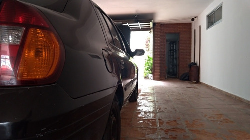 Renault Clio Sedan 1.0 16v Rn 4p 2001