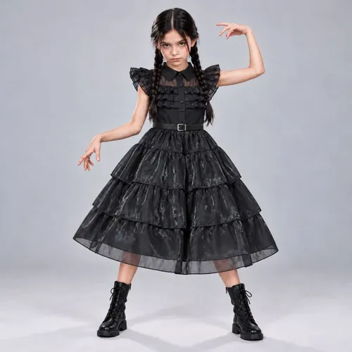 Fantasia infantil da Vandinha com vestido preto e gola branca