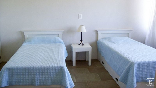 Casa En Alquiler Por Temporada De 8 Dormitorios En Club De Mar