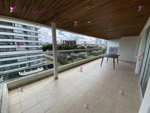 Venta De Apartamento De 2 Dormitorios Y Medio En Edificio Icon Brava