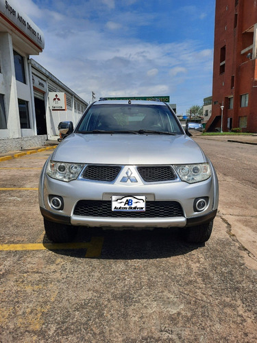 Imagen 2 de 10 de Mitsubishi Montero Sport