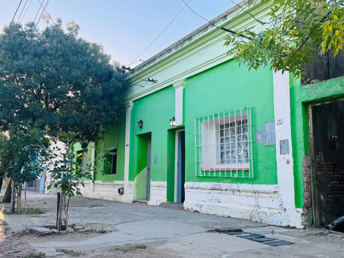 Casa Y Salón Garibaldi 835 Gral Acha- La Pampa