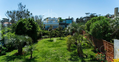 Imagen 25 de 25 de Venta De Casa De 4 Dormitorios Frente Al Mar En Mansa Punta Del Este