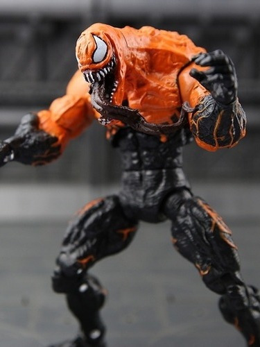 Combo De Muñecos Venom Y Venom Orange De Legends Series 18cm