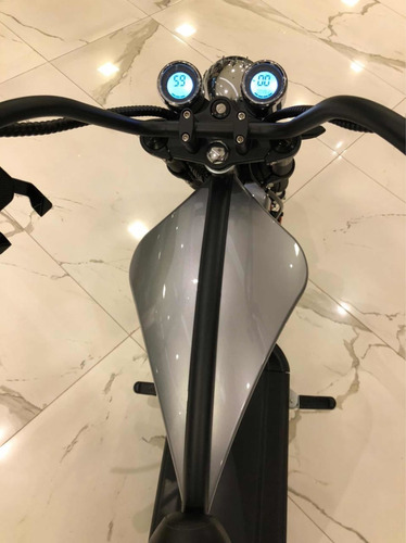 Imagem 3 de 10 de Moto Elétrica