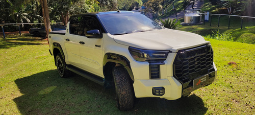 Toyota Hilux 2.8 SR Cab. Dupla 4x4 TDi Automático