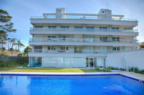 Imagen 10 de 15 de Apartamento En Edificio Nuevo Solo 12 Unidades Paradas Playa Mansa Temporada Y Anual - Loft De Diseño Muy Amplio - 56 M2