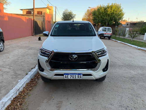 Imagen 2 de 7 de Toyota Hilux 2.8 Dc Srx 204cv At