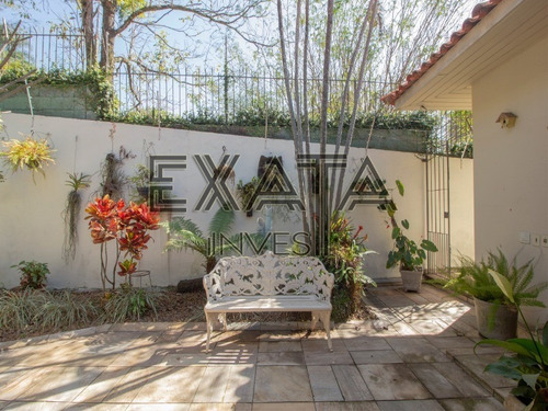 Imagem 7 de 24 de Casa Com Construção Sólida E Excelente Distribuição. Venha Morar Em Um Bairro Com Muito Verde, Em Rua Tranquila E Com Fácil Acesso A Todos Os Pontos Da Cidade Pelas Grandes Avenida - Ca00799 - 700805