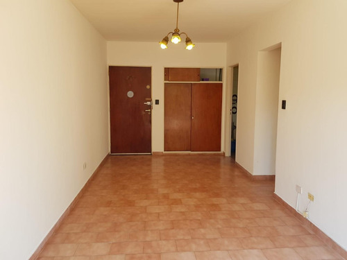 Imagen 1 de 11 de Departamento Dos Ambientes Amplio Con Balcón