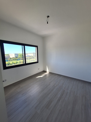 Casa En Venta Con Pileta Santa Elena