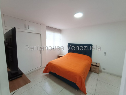 25-23520 Amplio Apartamento En Venta En El Paraíso