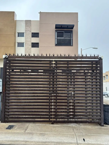 Casa Moderna En Venta En Priv. Barcelona Residencial, Muchas Mejoras, 2 Recs., 98 Mt2 En Total