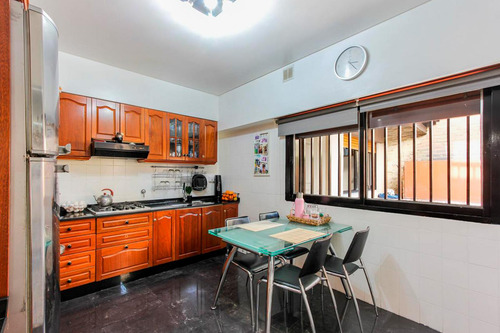 Venta Casa 5 Ambientes Cochera Y Patio - Liniers - Apto Credito