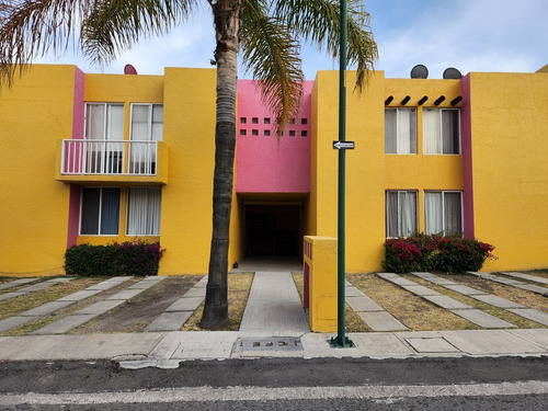 Se Vende Casa Duplex En Camino Real En Planta Baja, De Oport