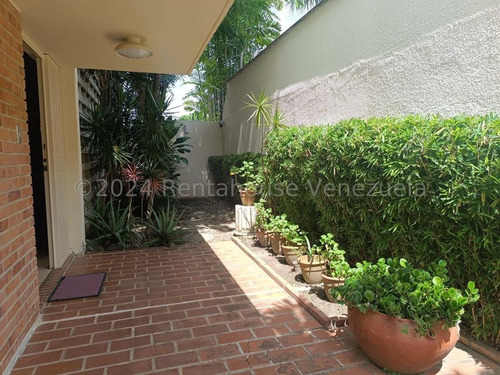Imponente Casa Con Luz Natural Y Ventilacion En Venta En Chuao Yf