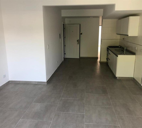 Imagen 6 de 16 de Departamento 2 1/2 Amb - Al Frente - Con Patio Y Cochera - Entrega Inmediata