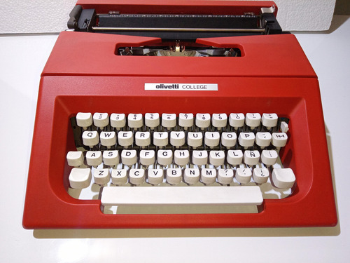 Maquina De Escribir Manual Olivetti College (Usado)