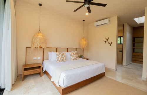 Villa De 4 Recamaras, Alberca Privada, Acabados De Lujo, Cuarto En Planta Baja, Pre-construccion En Venta Aldea Zama, Tulum.