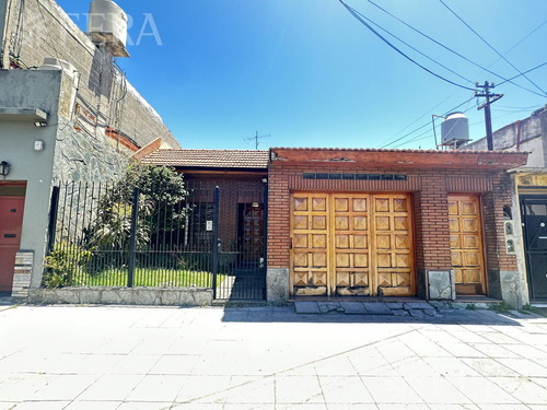 Venta Casa De 5 Ambientes Con Cochera Y Patio En Sarandí