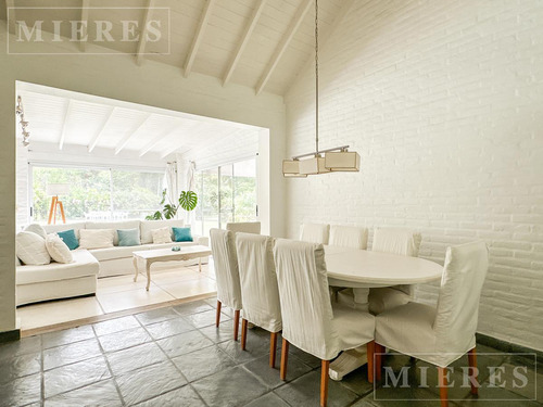 Muy Linda Casa En Venta En Laureles
