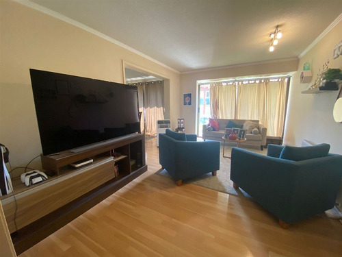 Casa En Venta De 4 Dorm./3 Baños/pieza Y Baño De Servicio