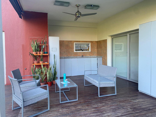 Casa En Venta - 5 Dormitorios 4 Baños - Hudson