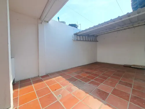 Casa En Arriendo En Prados Del Norte. Cod A24414