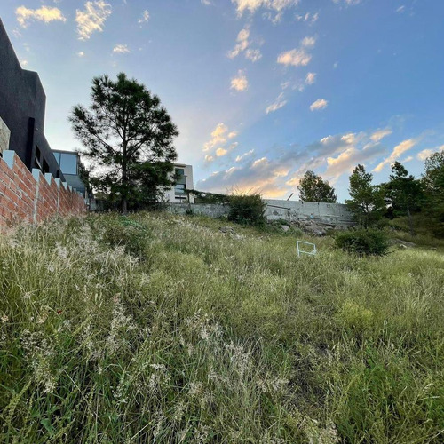 Lote En Venta Con Vista Panorámica De 450 M2 En B° Becciu, Villa Carlos Paz