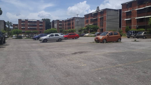 Imagen 2 de 9 de El Marques- Guatire, Conjunto Residencial Los Cardenales